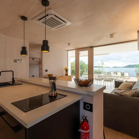 Sun Deck Buqez 70 Villa *