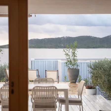 Villa Sun Deck Buqez 70 *