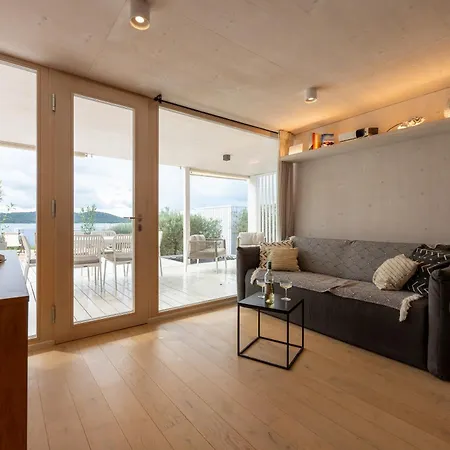 Sun Deck Buqez 70 Villa